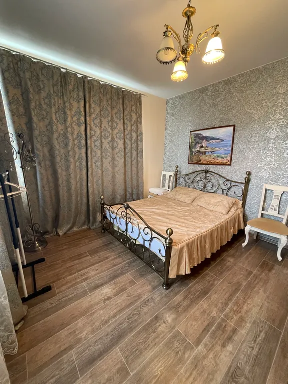 Уютный дом с бассейном и садом с видом на горы и море