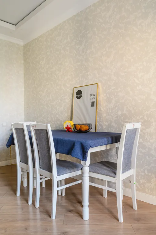 Трехкомнатная квартира с видом на горы в центре города