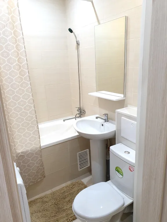 Дом напротив поликлиники