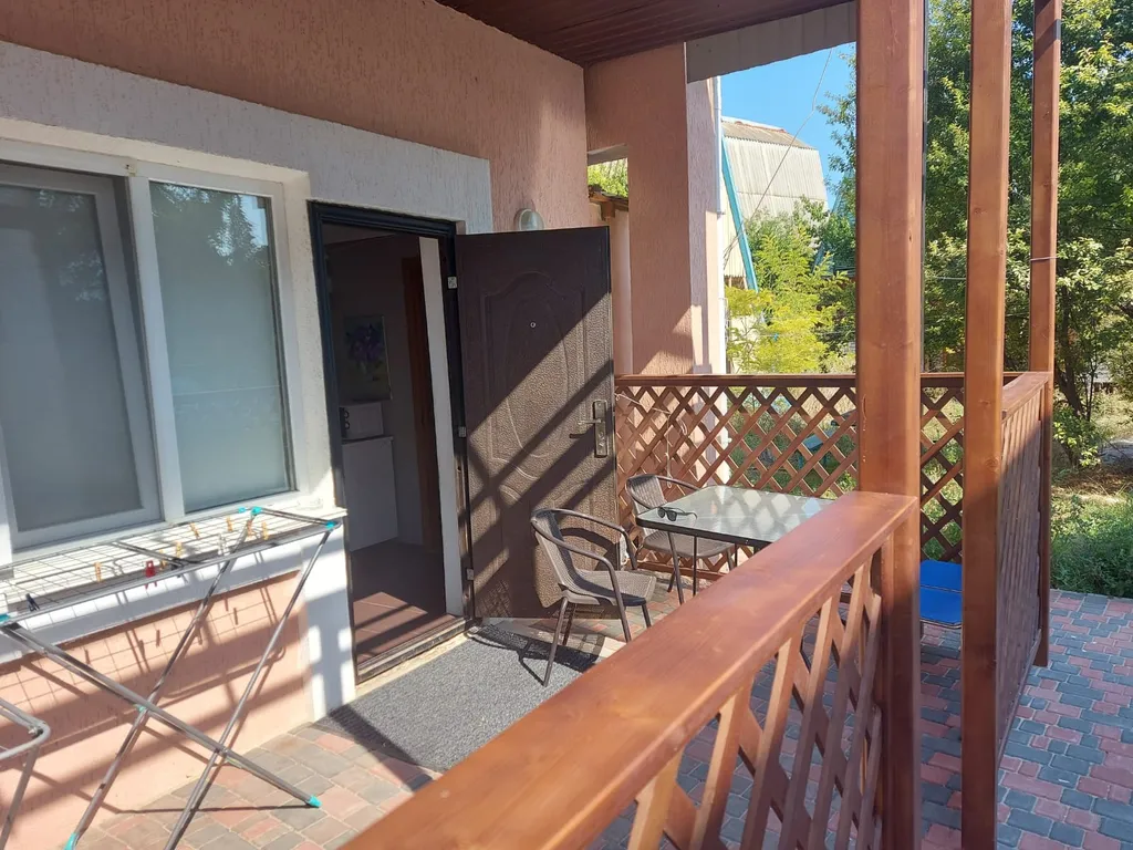 Двухкомнатный номер с терассой, пляж 70 метров