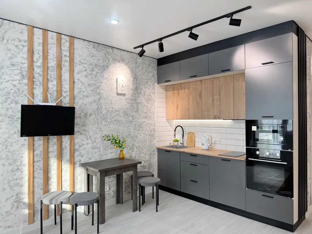 Светлая студия с панорамной лоджией