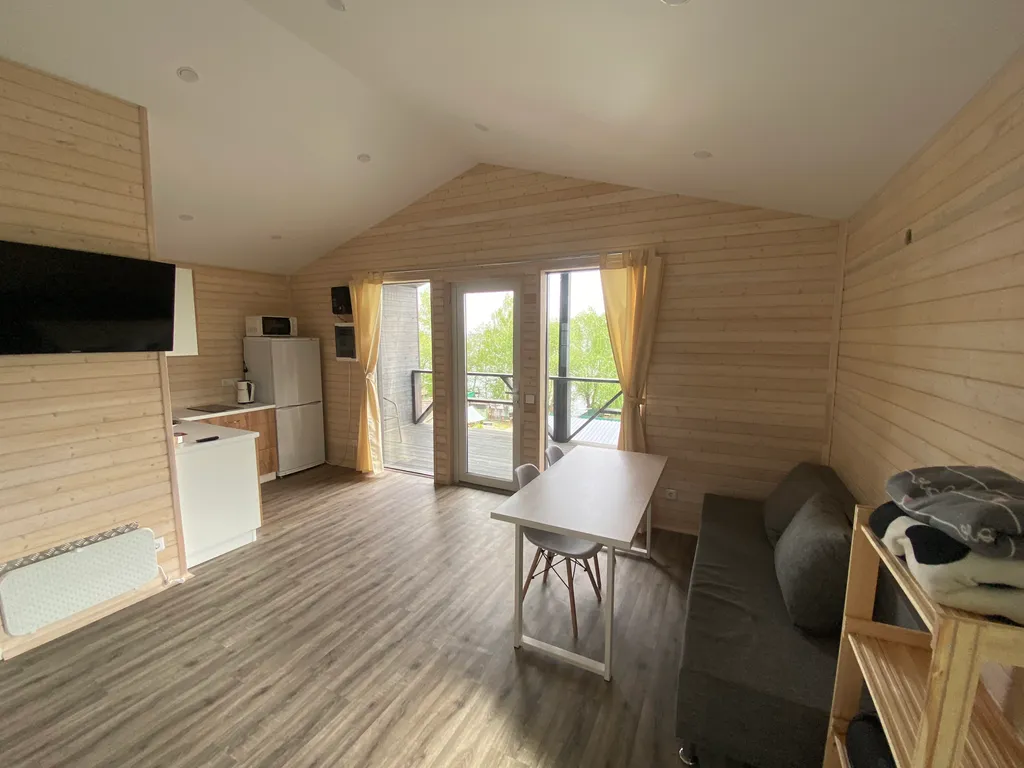 Дом на берегу водохранилища