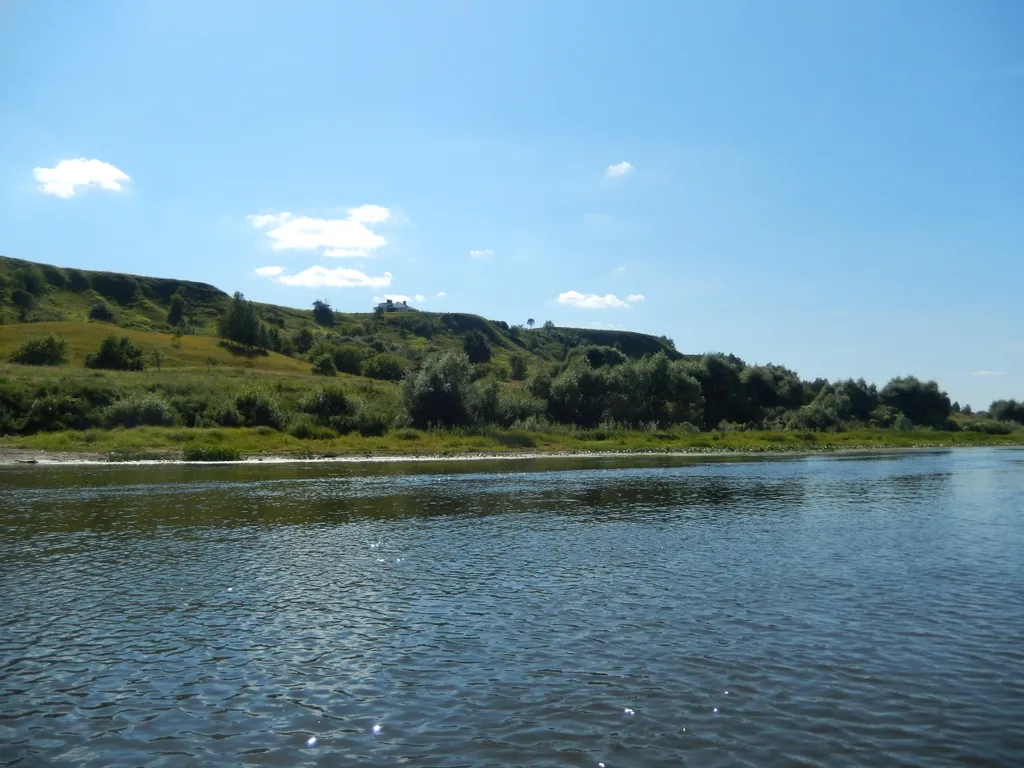 Деревенский дом на реке Оке рядом с родиной Есенина