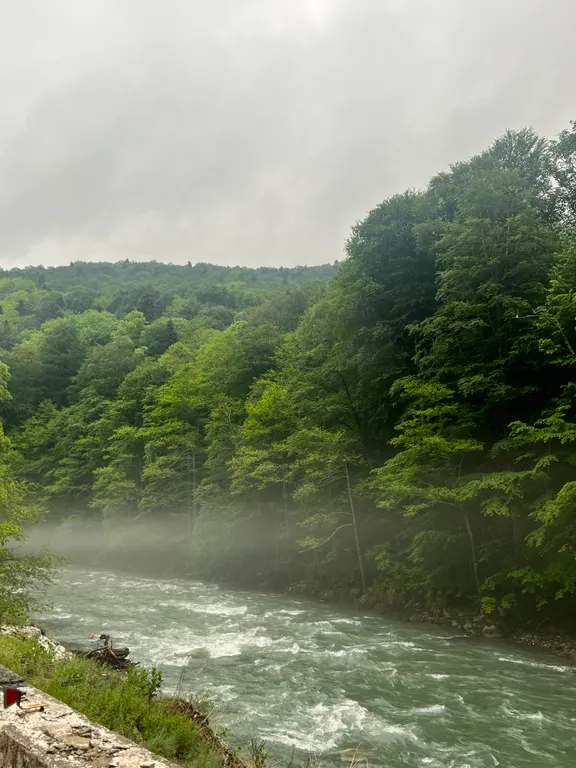 Новый дом с собственной территорией и видом на горы