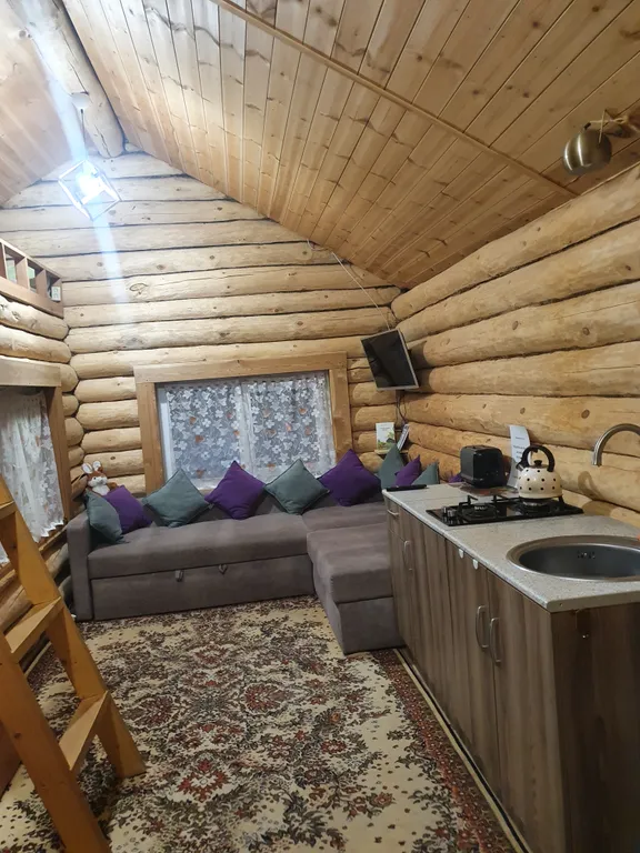 Уютный домик с верандой и камином