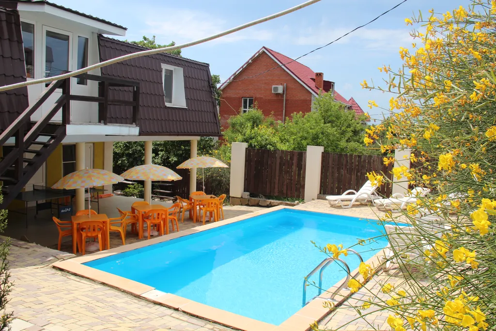 Дом с подогреваемым бассейном и сауной с видом на море