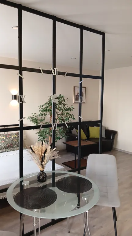 Квартира Квартира Шикарная новая студия в центре города — Омск