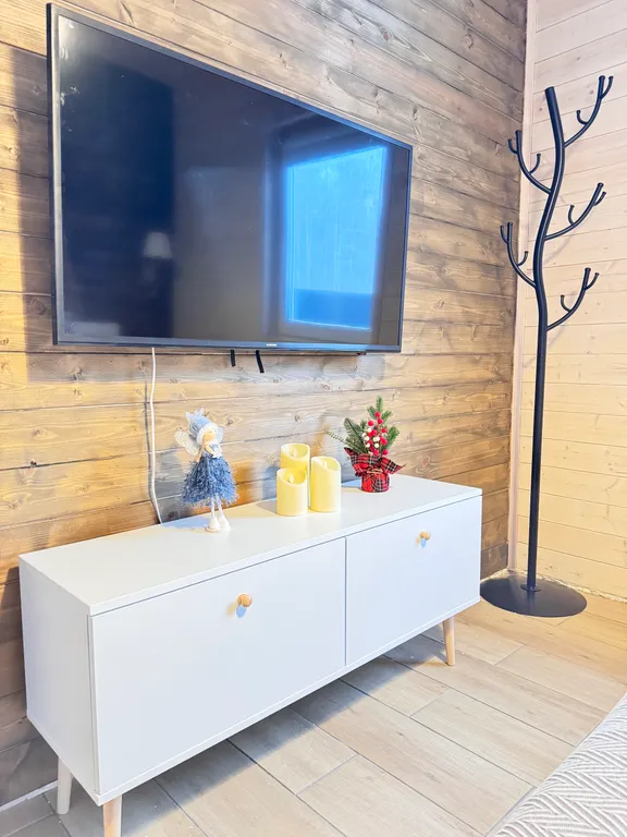 Дом с панорaмными окнaми, баней, чаном и уютной атмосферой