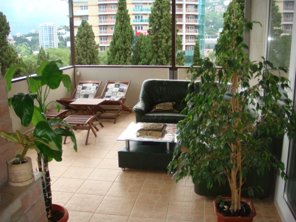 Студия в домике с беседкой