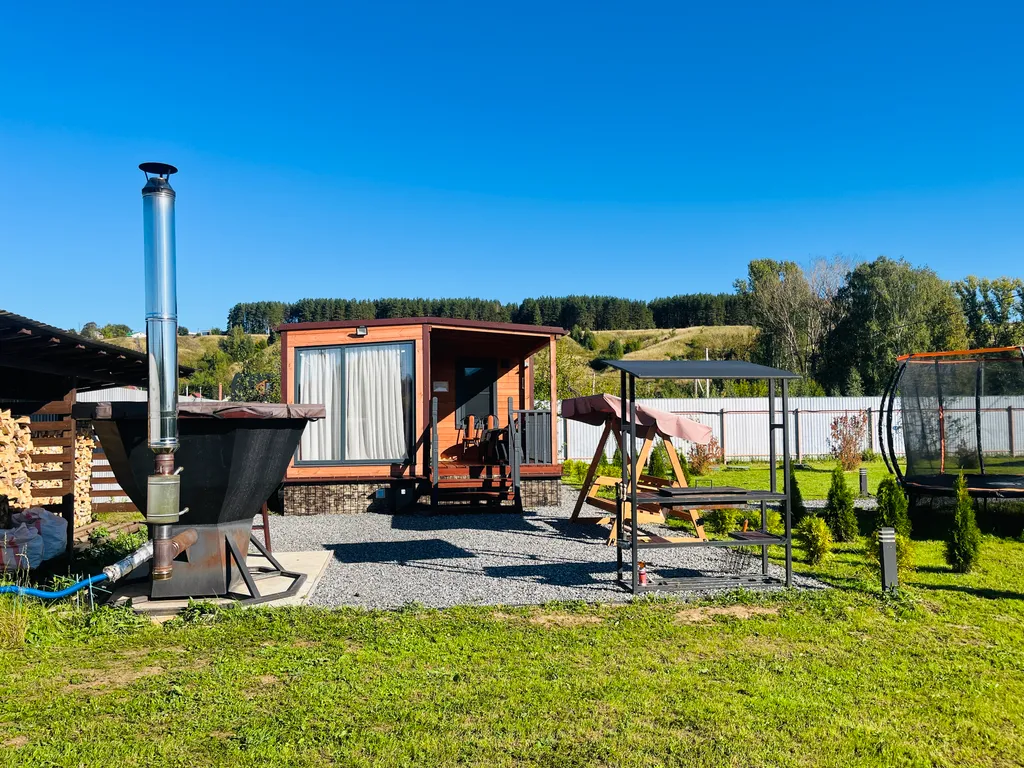 Уютный домик в тихом месте у реки