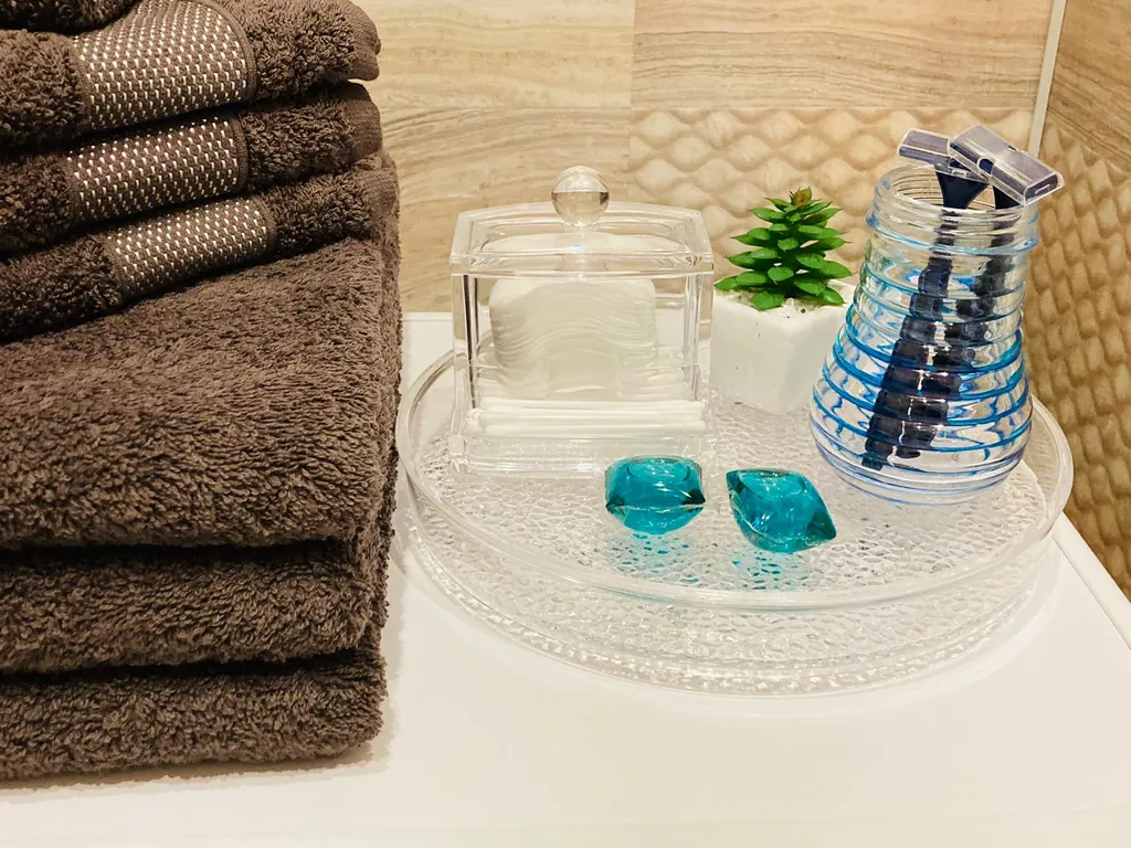 Просторная студия с огромной лоджией у озера