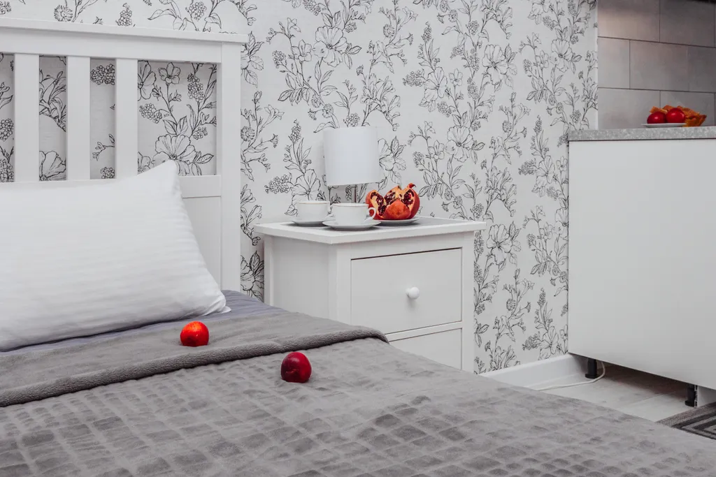 Солнечная студия со своим двориком и летним бассейном