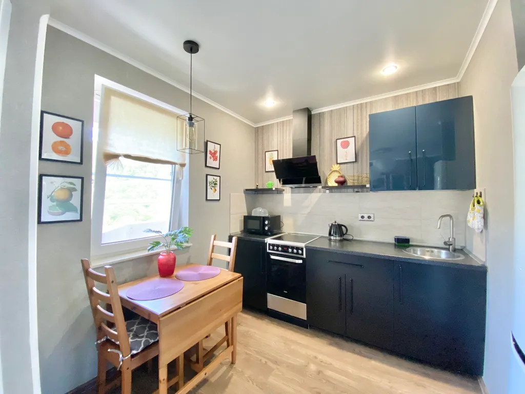 Квартира Квартира Уютная студия с панорамными окнами, балконом, видом на горы — Мацеста