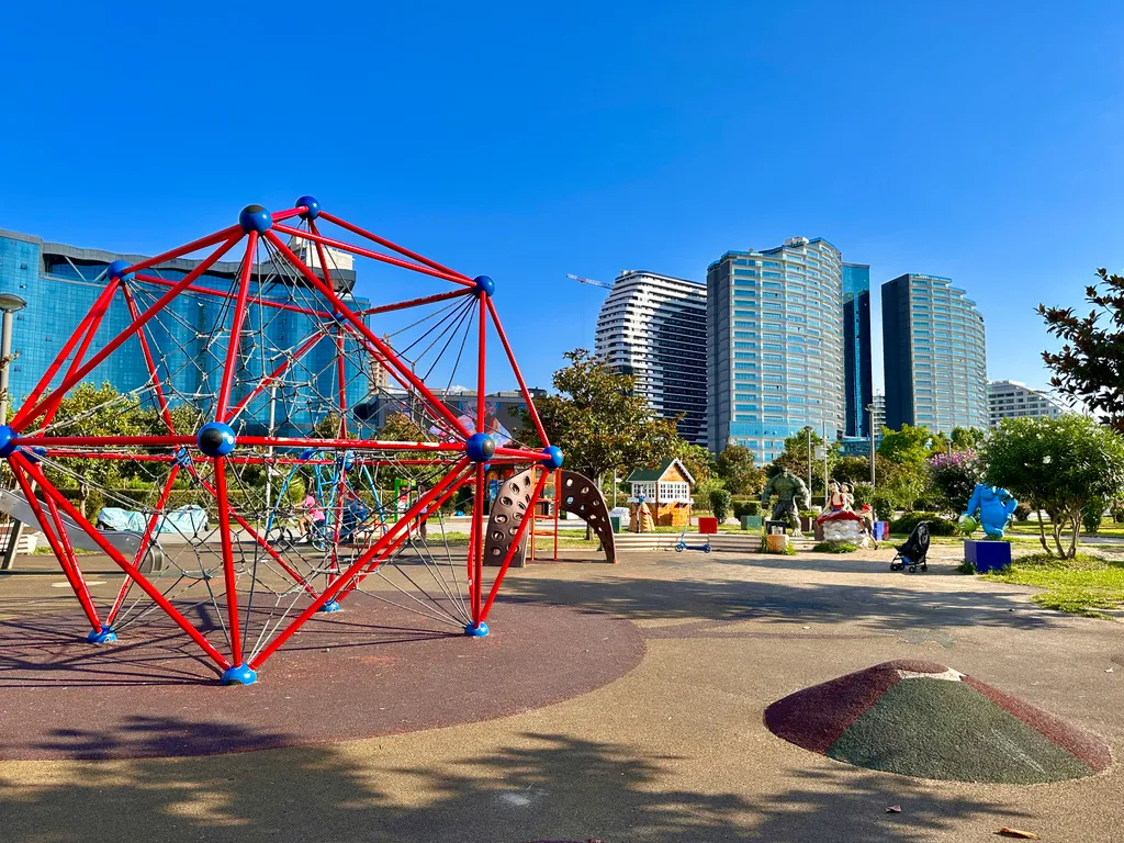 2-комнатный апартамент в ЖК White Sails с бассейном и парковкой