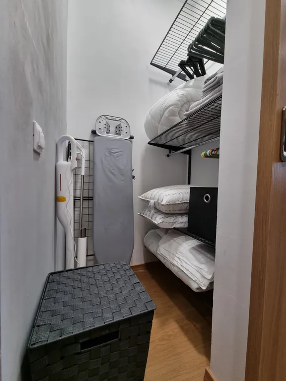 Современные апартаменты с джакузи у озера