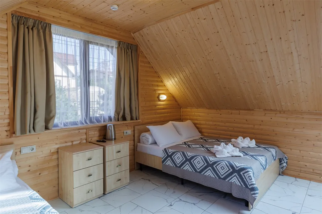 Двухэтажный коттедж, бассейн