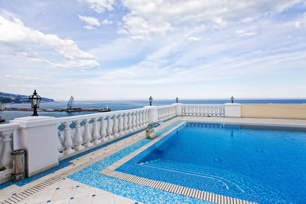 Апартамент на набережной с видом на горы