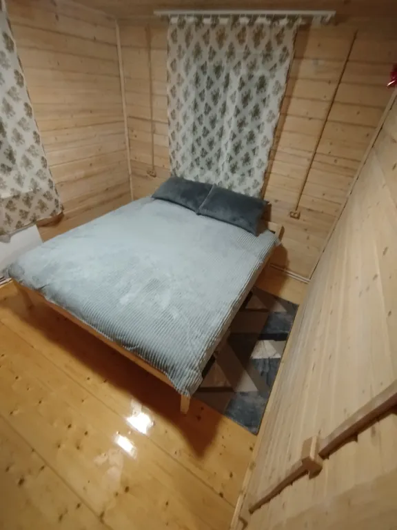 Домик с балконом