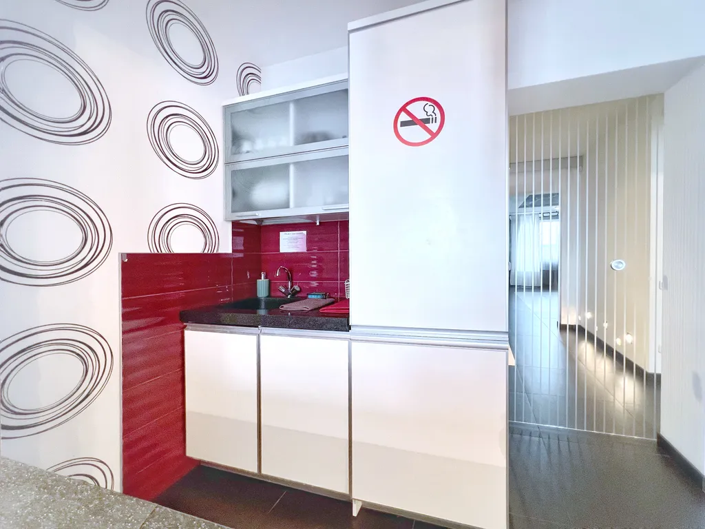 Стильная двухкомнатная квартира с разделенными комнатами в районе ГГМ