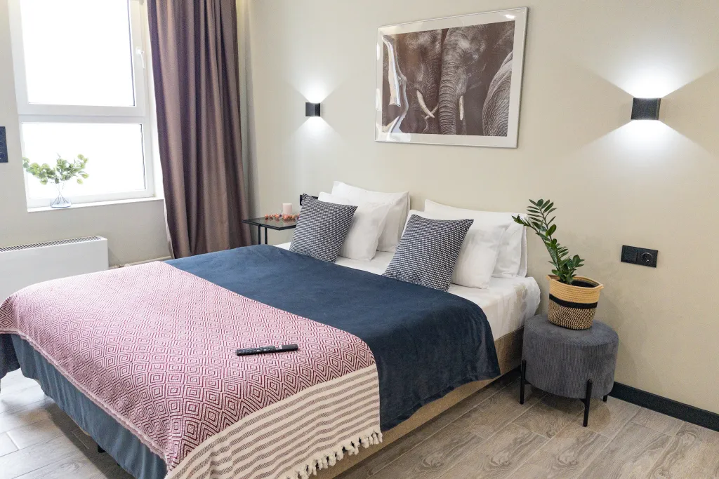 Слоники с видом на море Пик Южный