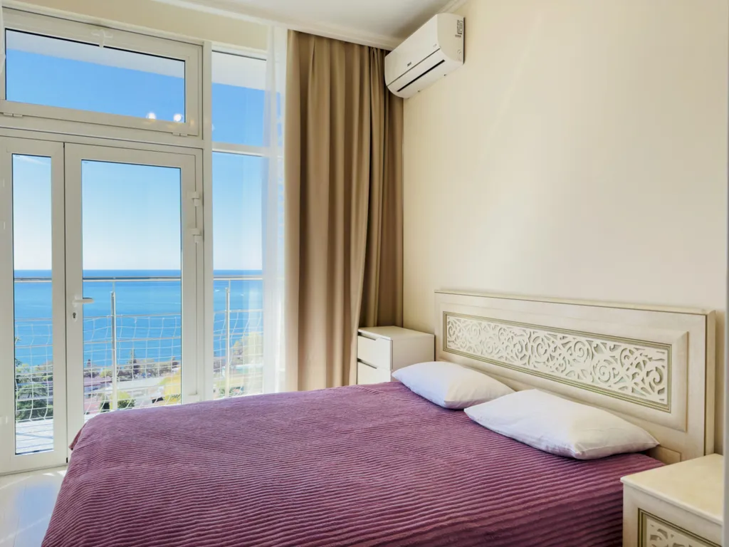 Прямой вид на море с каждой комнаты! До пляжа 5 минут! Центр Сочи!