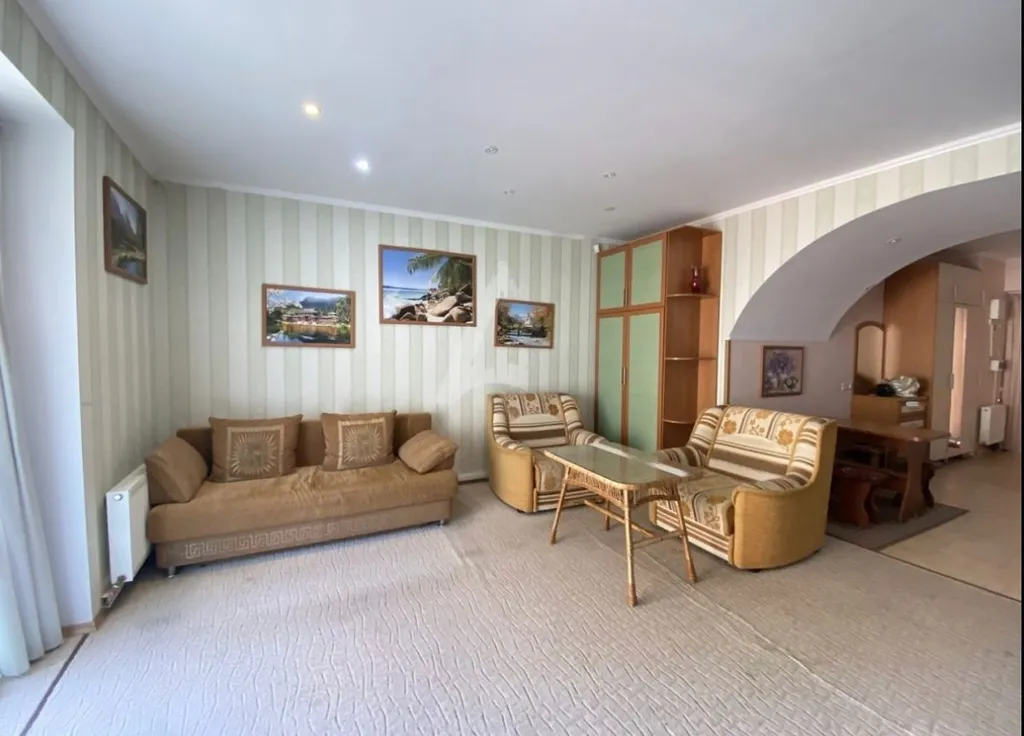 Уютный апартамент в элитном тихом районе Алушты-Профессорский уголок