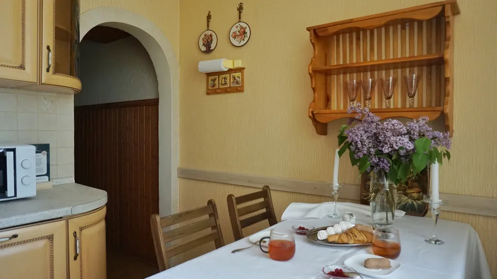 Трешка с изолированными спальнями в центре