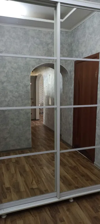 Дом с навесом и парковкой