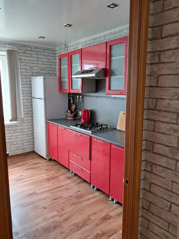 Просторная 2-комнатная квартира со свежим ремонтом недалеко от въезда. — аренда посуточно в Серов