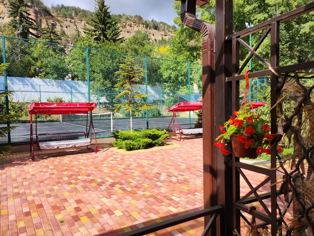 Уютный номер с видом на горы