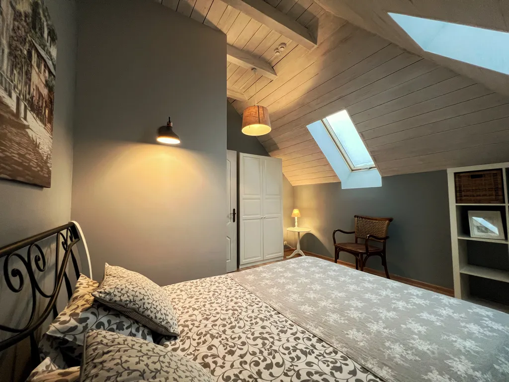 Коттедж с отдельным входом и видом на сад