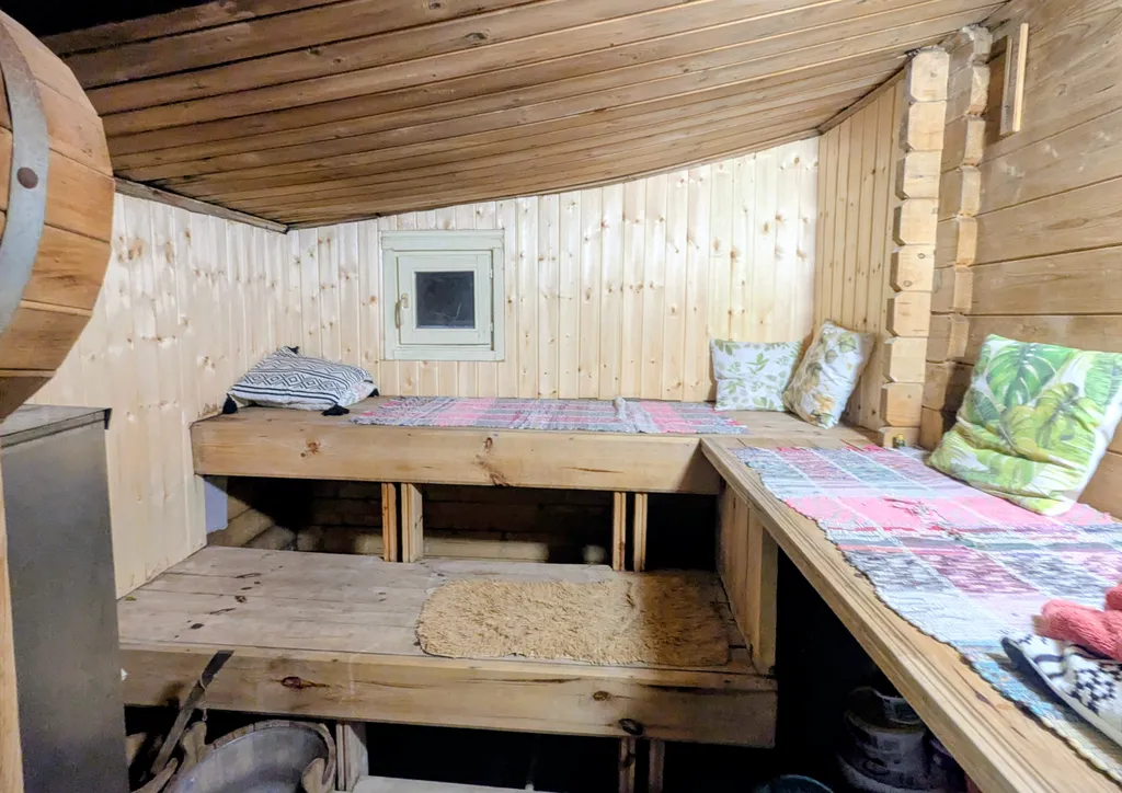 Коттедж Уютный домик с камином и бассейном — Глазово