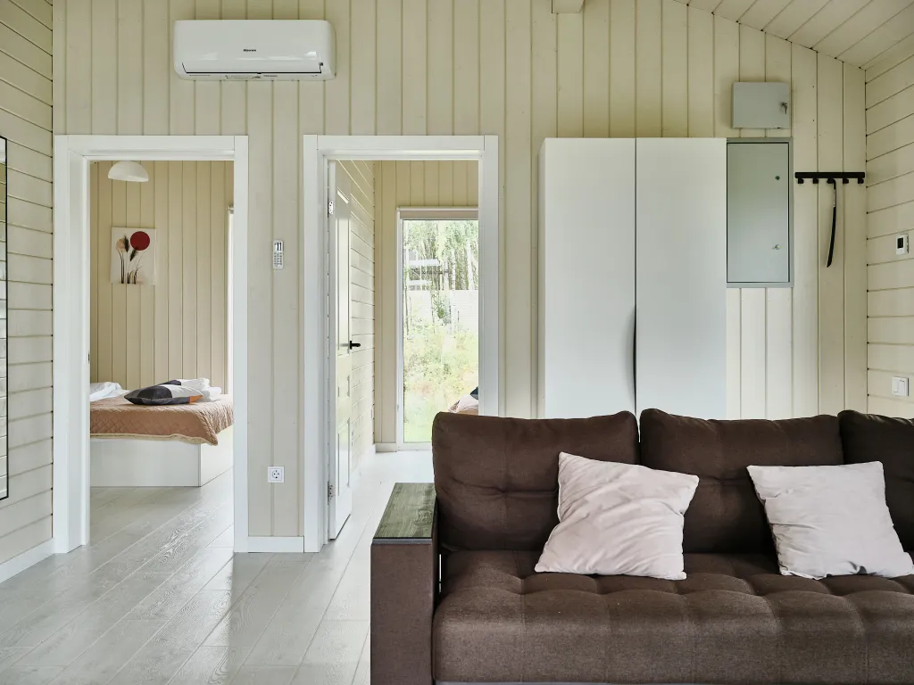 Коттедж Новый дом с сауной и детской/спортивной площадкой — Капорки