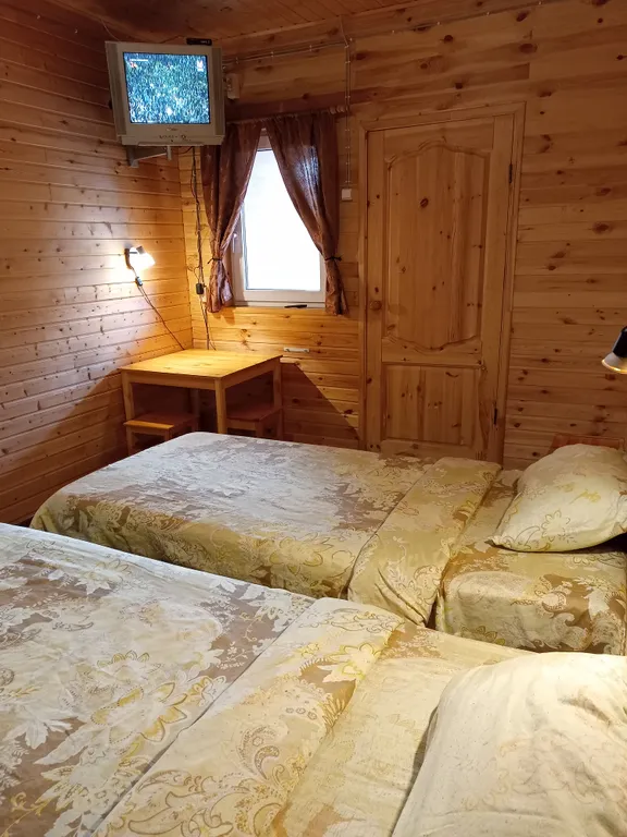 Дом на берегу Красного озера