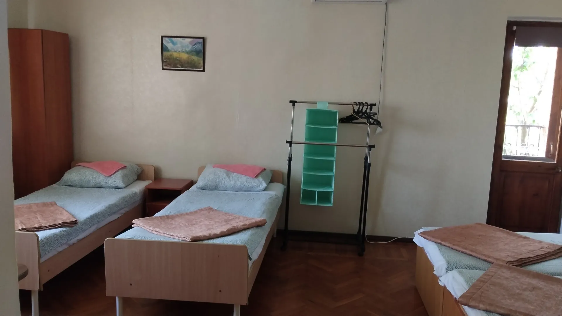 Вид комнаты от двери
