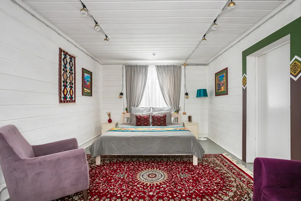 Коттедж Дом Ереван с балконом и открытой верандой в Кикино на Веле — Кикино