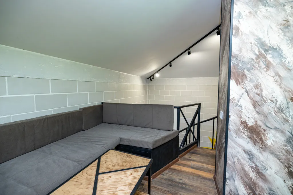 Двухуpовнeвaя cтудия с сауной Mерлин Монрo