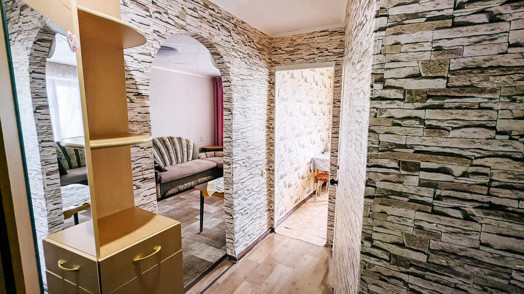 Двухкомнатная квартира в самом центре, рядом с площадью и Ледовой ареной