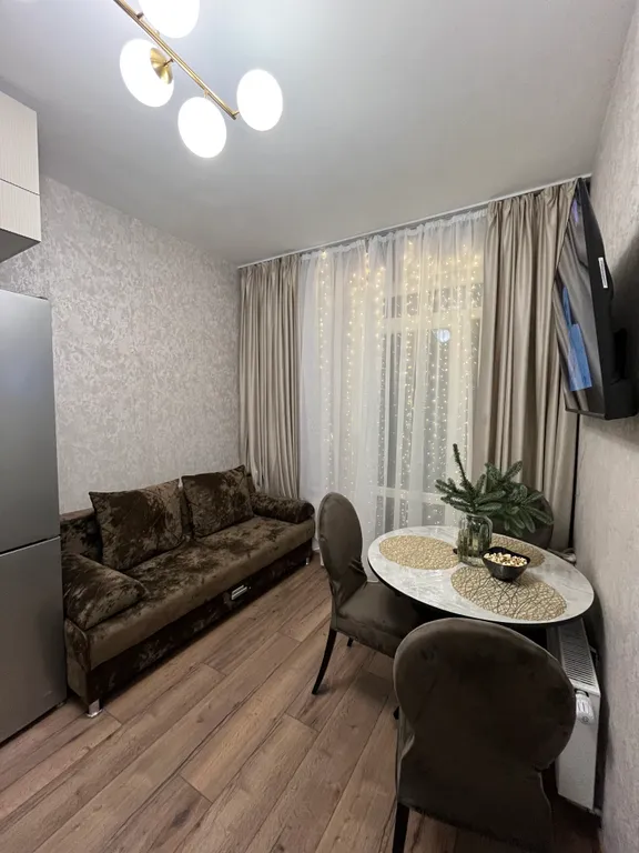 Видовая на озеро и город уютная квартира