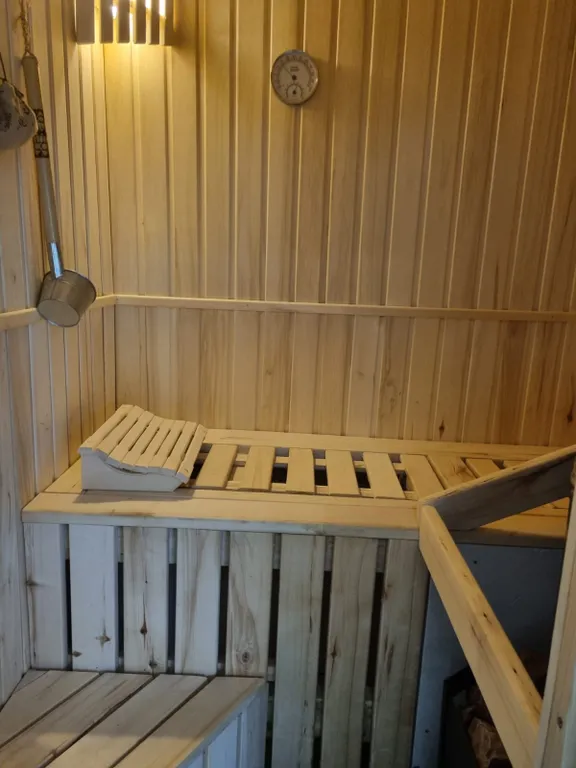 Дом и теннисный корт, сауна, камин недалеко от реки Москвы