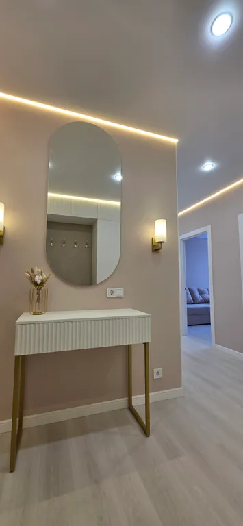 Новая, красивая, солнечная квартира с дизайнерским ремонтом.