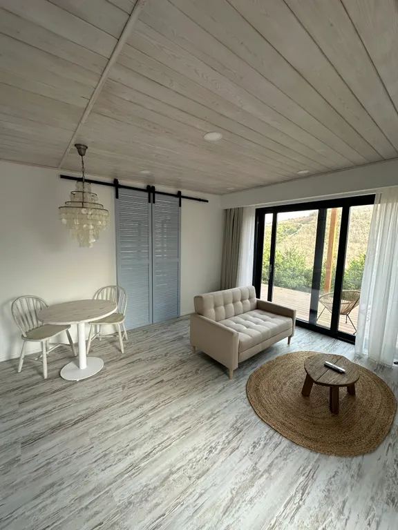 Коттедж с джакузи и видом на горы