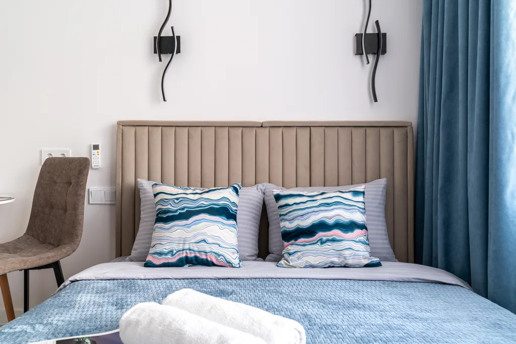 Современная и уютная студия с балконом