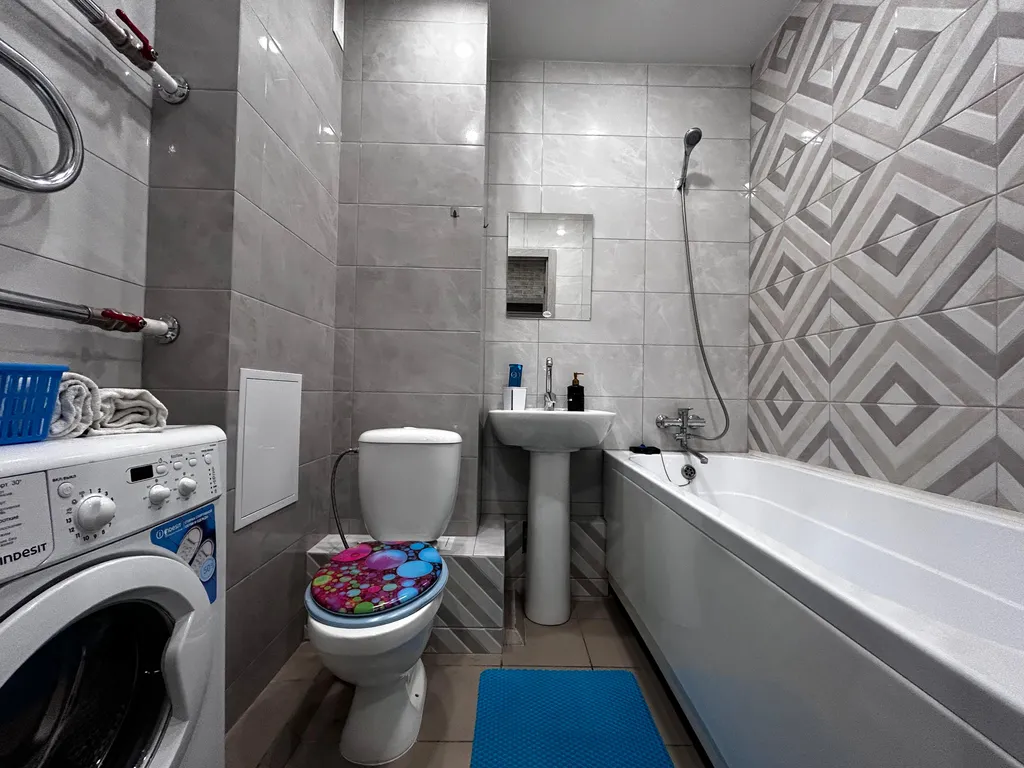 Современная квартира рядом с МНТК имени Федорова и СК Заря