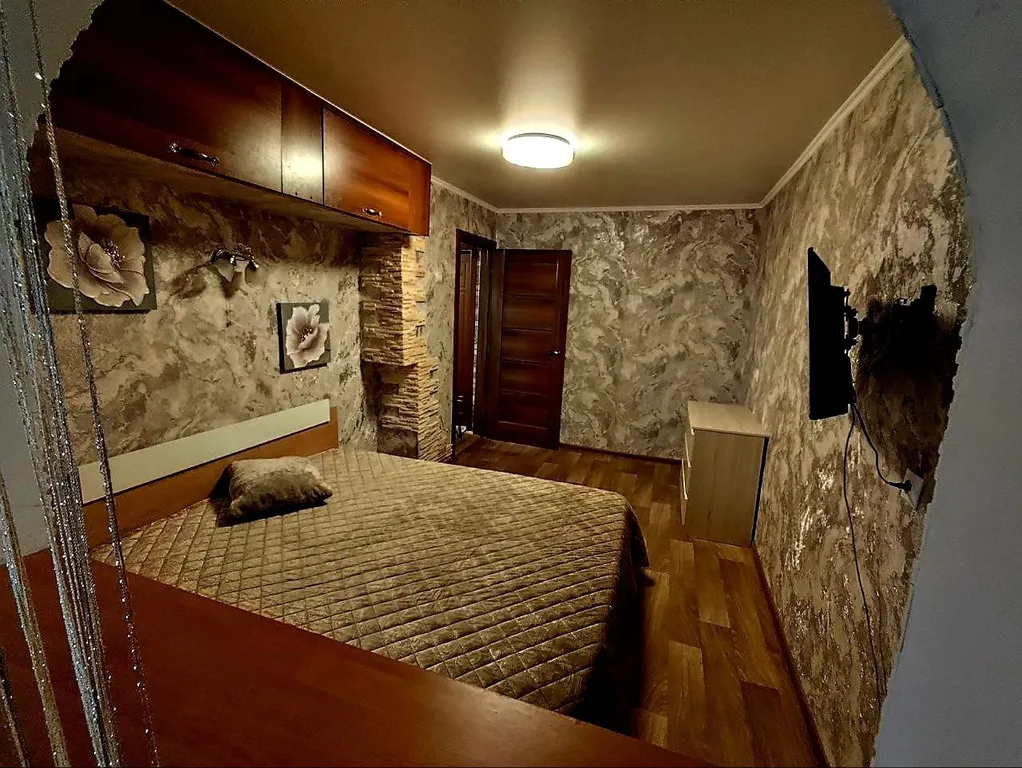 Большая 1-комнатная квартира, с зоной отдыха — аренда посуточно в Мариуполь