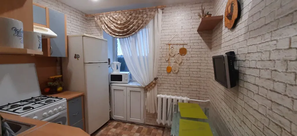 Двушка с видом на ёлочки.