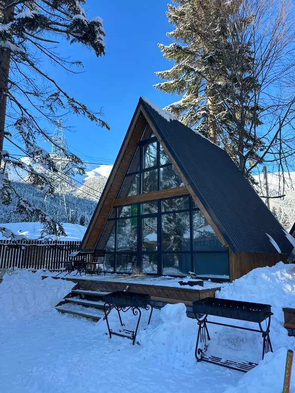 Коттедж А-фрейм 1 с видом на горы и лес — аренда посуточно в Архыз