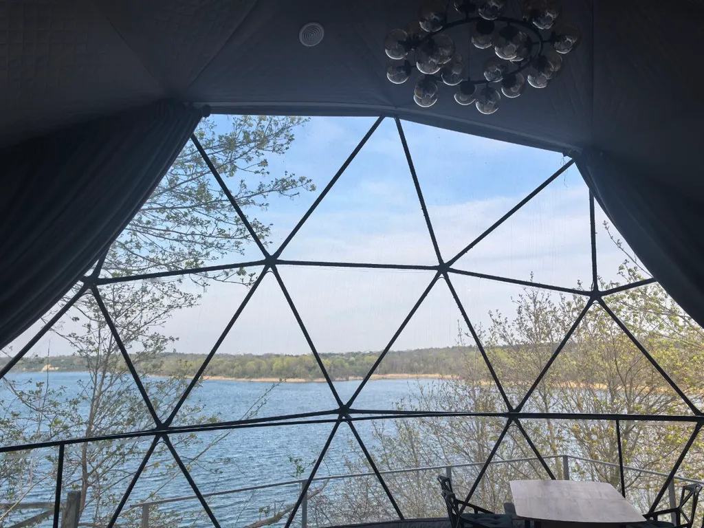 Купольный дом Атлантика с террасой и видом на озеро