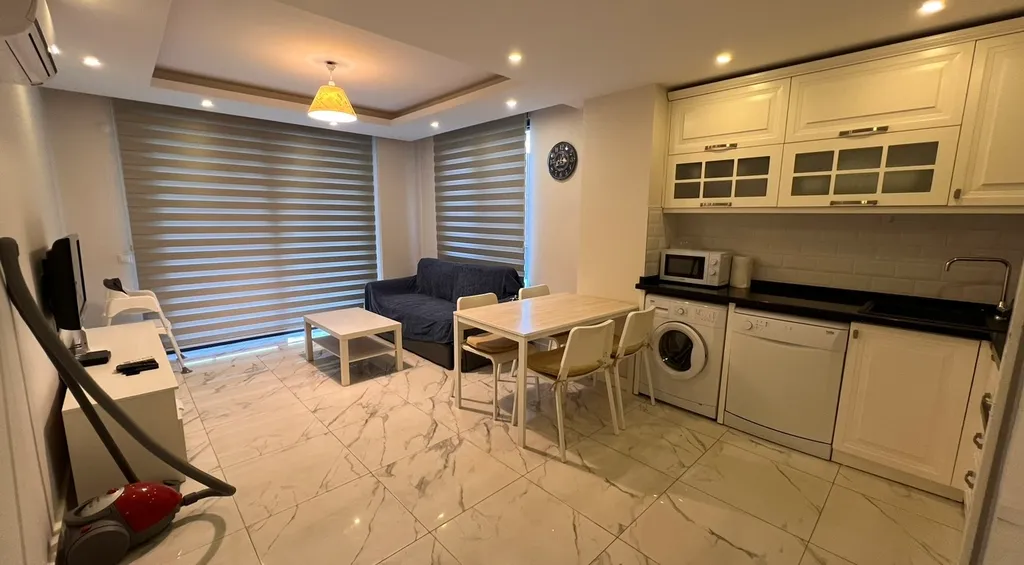 Alanya centre Kleopatra beach 100m to the sea