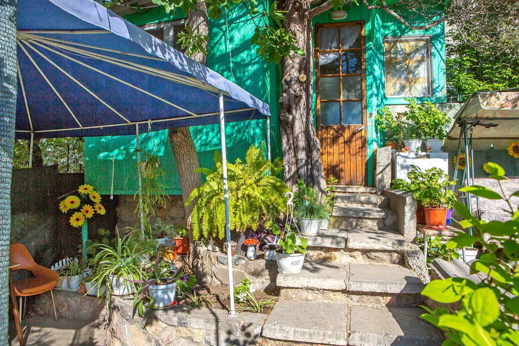 Домик с беседкой с видом на море и горы